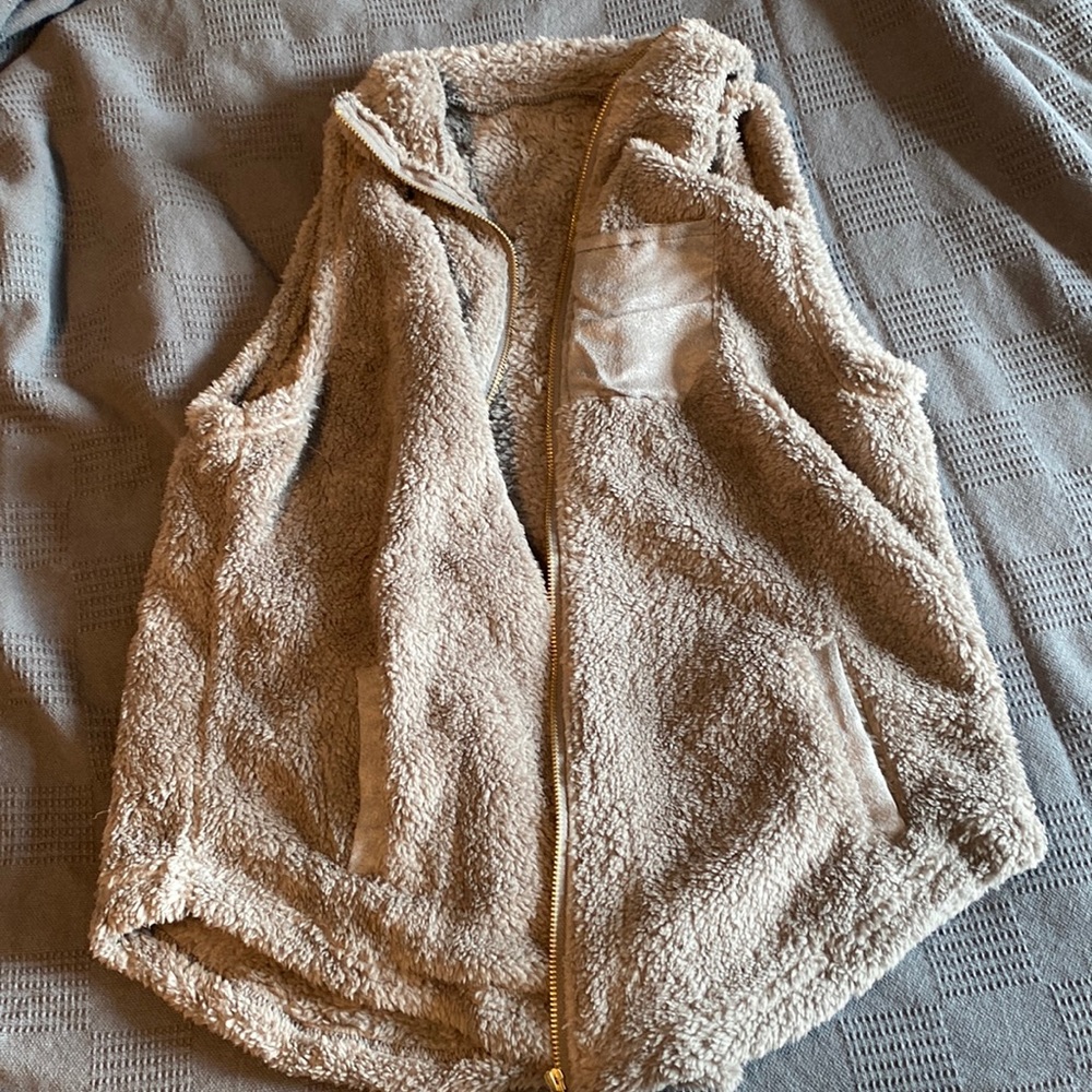 No brand medium fuzzy vest